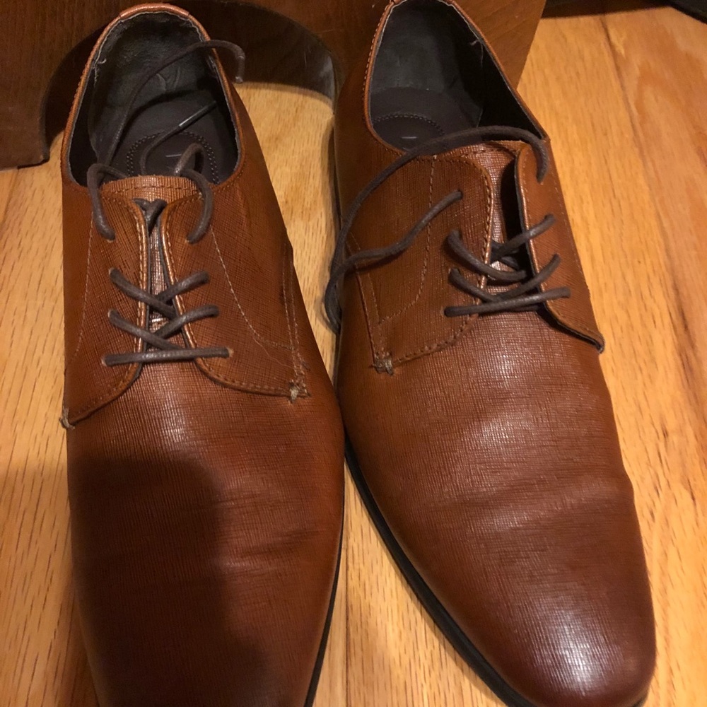 Express Cognac Oxford Leather Dress Shoe. Men 10